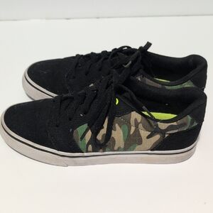 DC Black and Camouflage Skate Sneakers Size 7.5